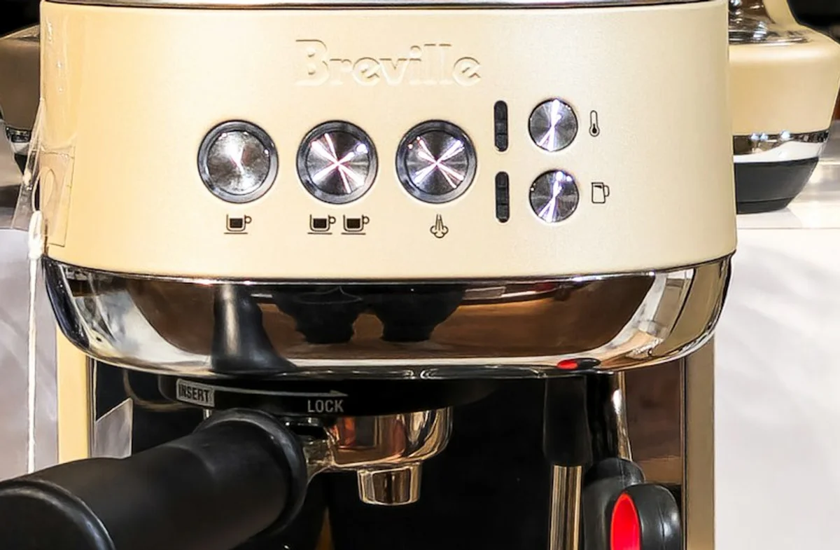 Breville Bambino Plus 展示機的單杯、雙杯、蒸氣與奶泡設定按鈕